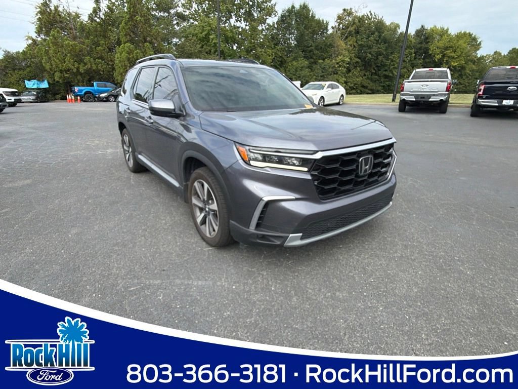 Used 2025 Honda Pilot Touring image 1