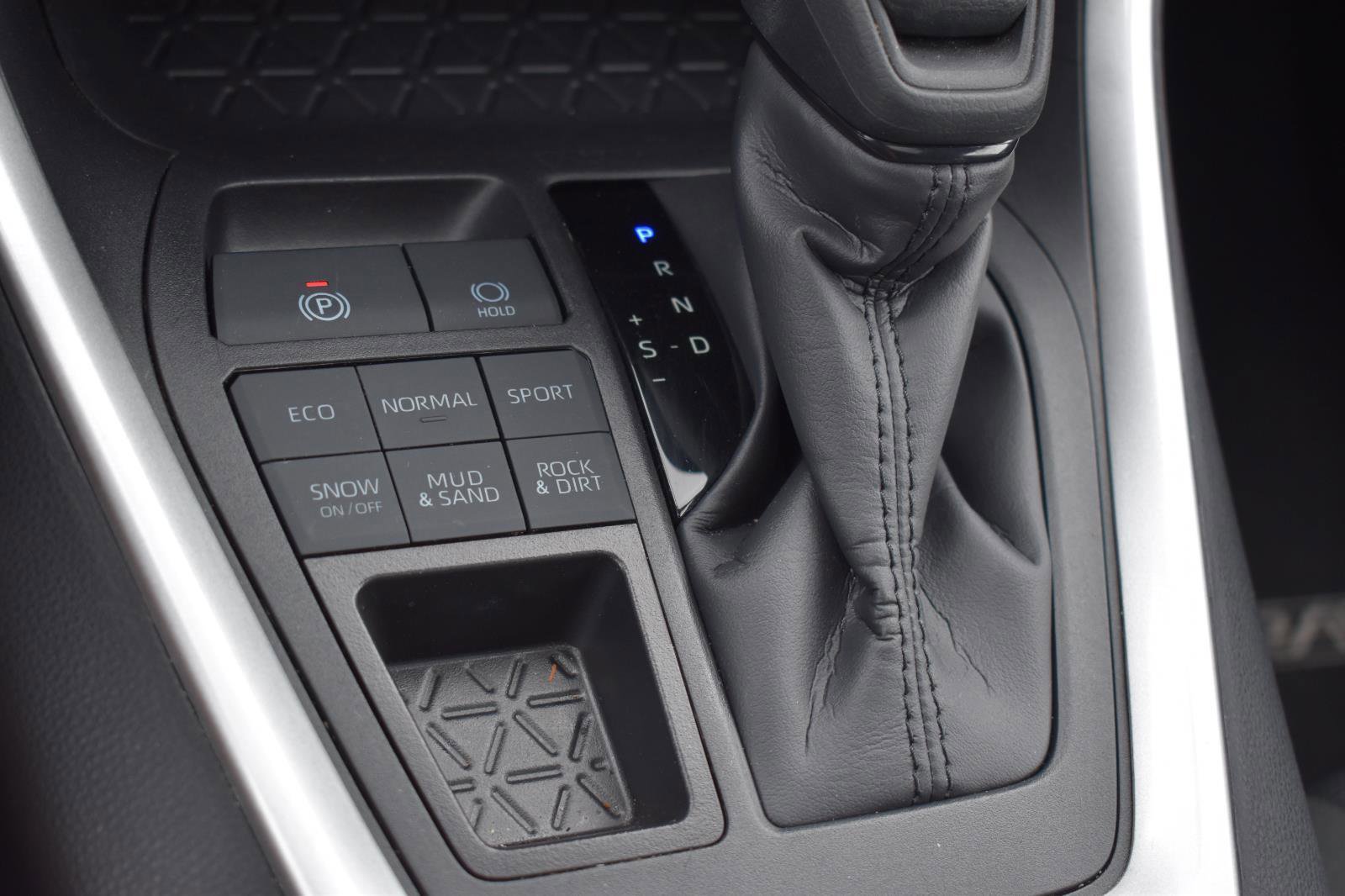 Used 2025 Toyota RAV4 XLE w/ Convenience Package AWD/4WD image 10