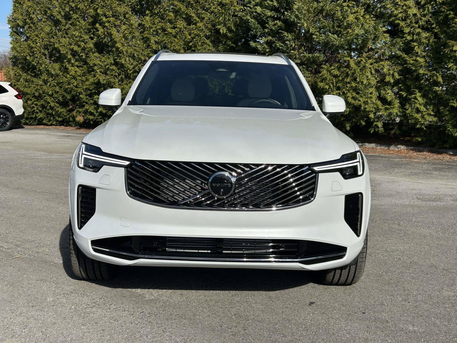 New 2026 Volvo XC90 T8 Plus w/ Protection Package Premier AWD/4WD image 8