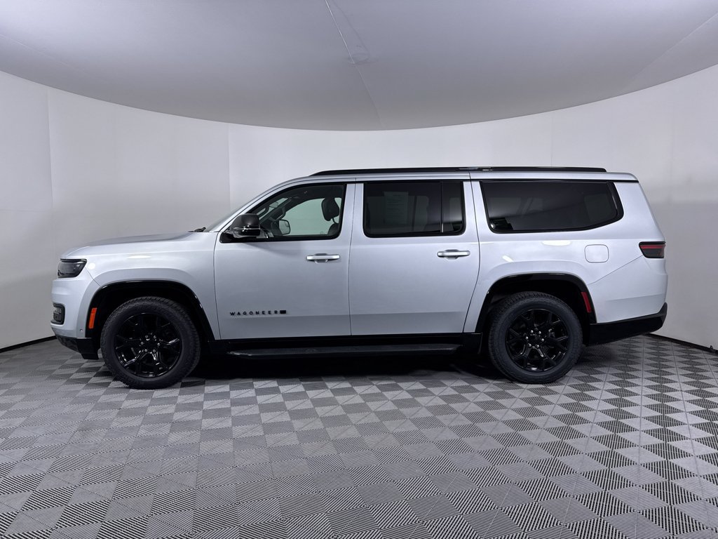 Used 2023 Jeep Wagoneer L Series II AWD/4WD image 15
