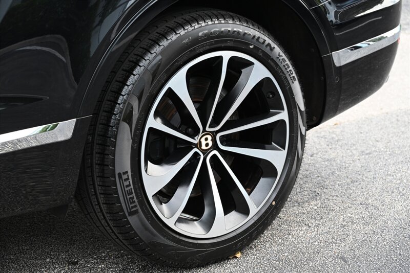 Used 2019 Bentley Bentayga AWD/4WD image 12
