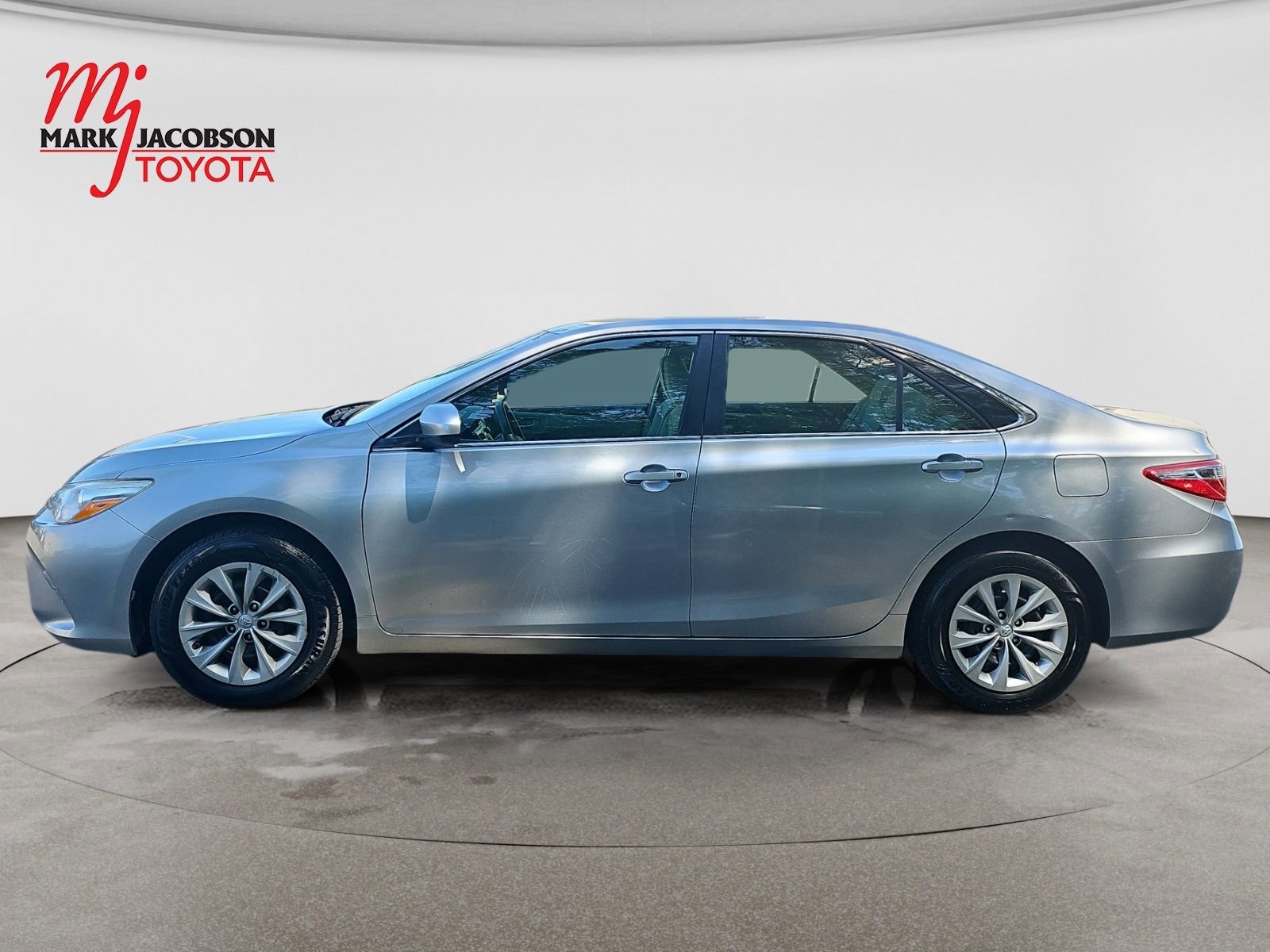 Used 2017 Toyota Camry LE w/ Four Season Floor Mat Package FWD image 9