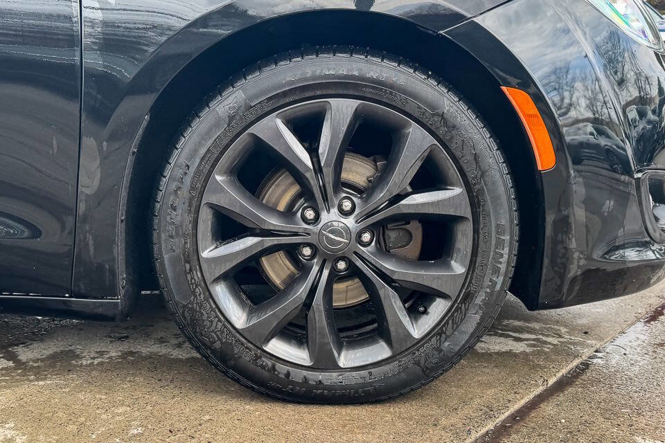 Used 2018 Chrysler Pacifica Touring-L w/ Premium Audio Group image 9