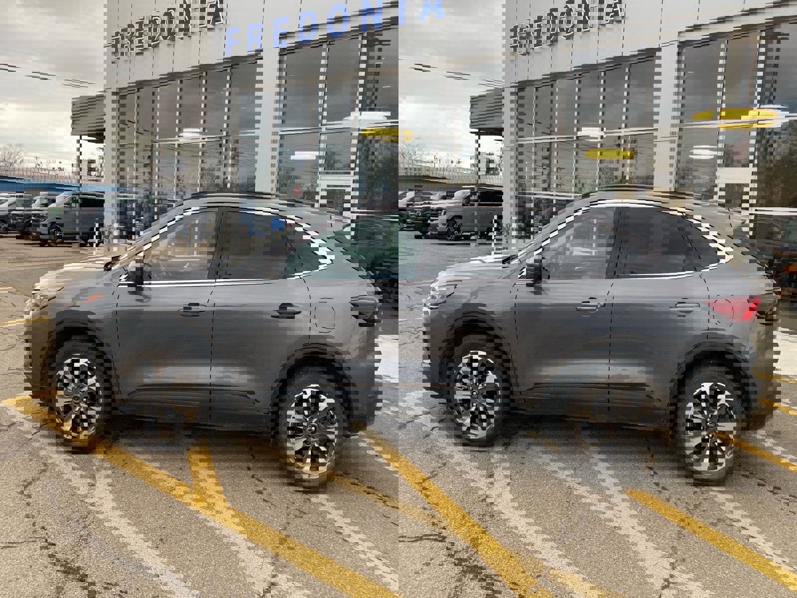 Used 2023 Ford Escape Platinum w/ Premium Technology Package image 2