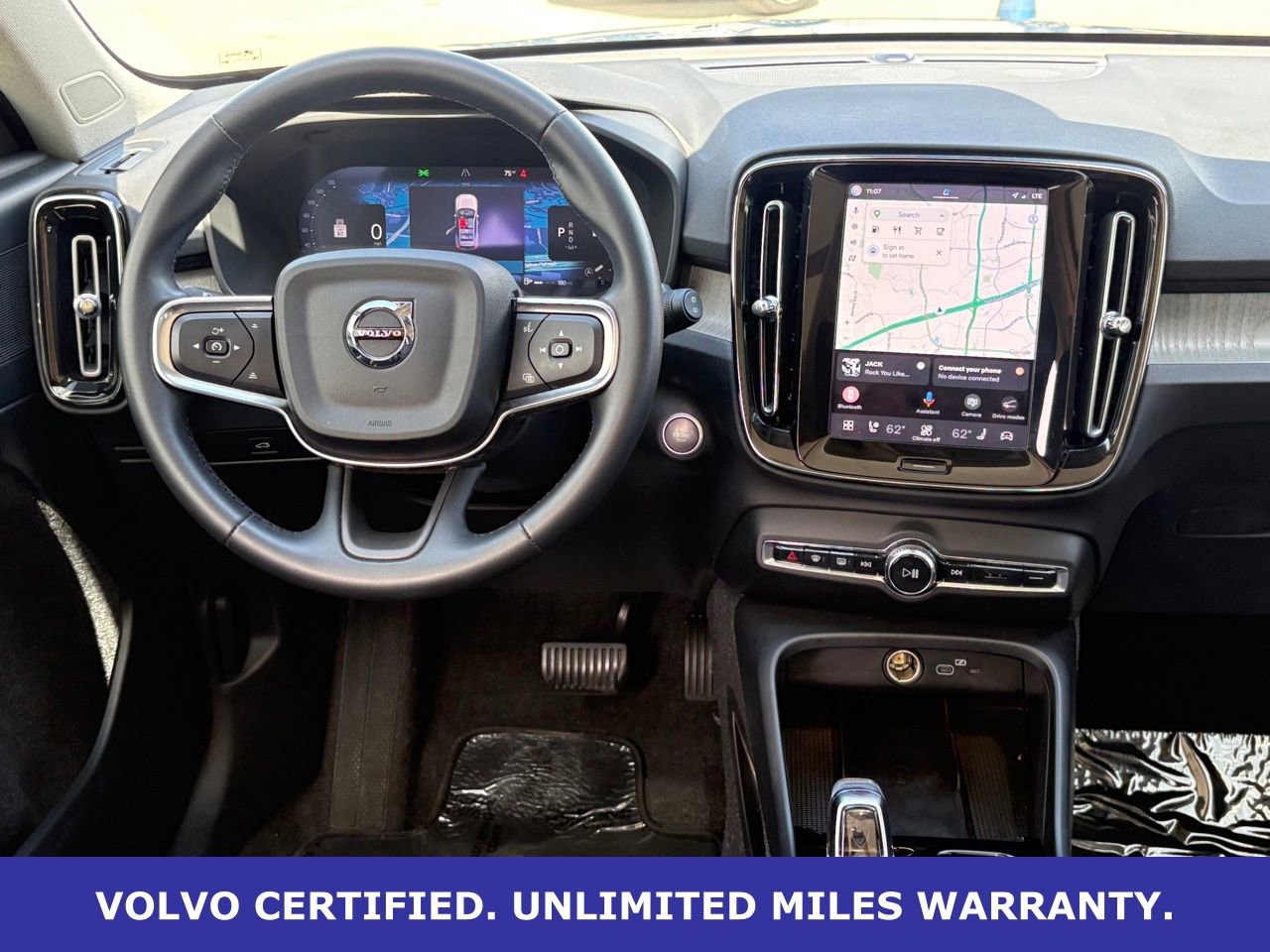 Certified 2025 Volvo XC40 B5 Plus AWD/4WD image 14