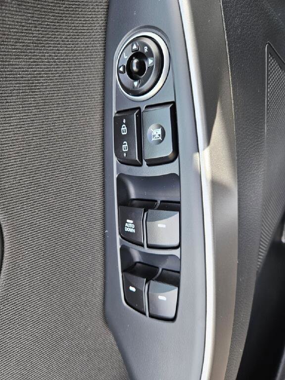 Used 2017 Hyundai Elantra GT image 15