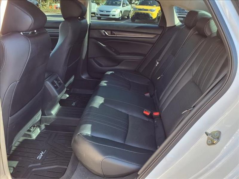 Used 2018 Honda Accord Touring image 10