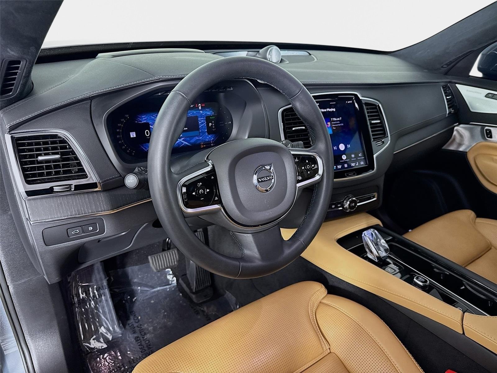 Used 2023 Volvo XC90 T8 Ultimate w/ Lounge Package AWD/4WD image 9