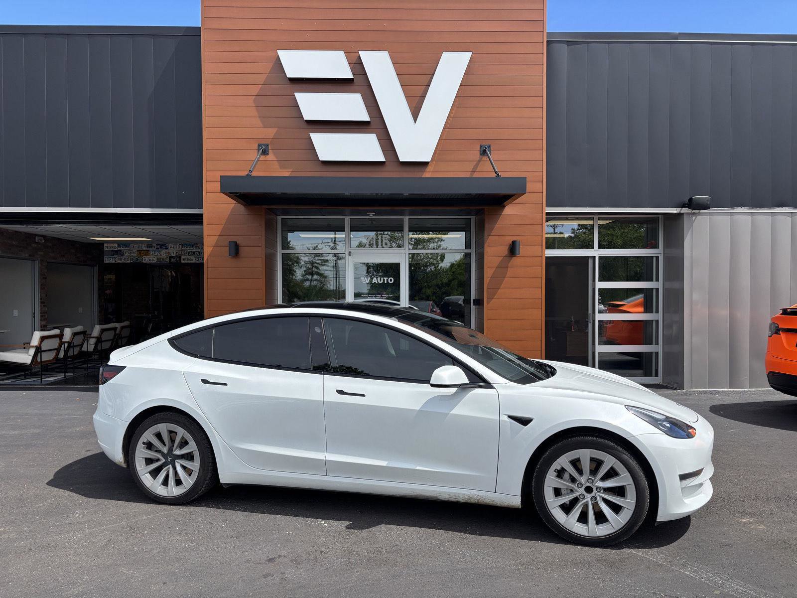 Used 2023 Tesla Model 3 Standard Range RWD image 1