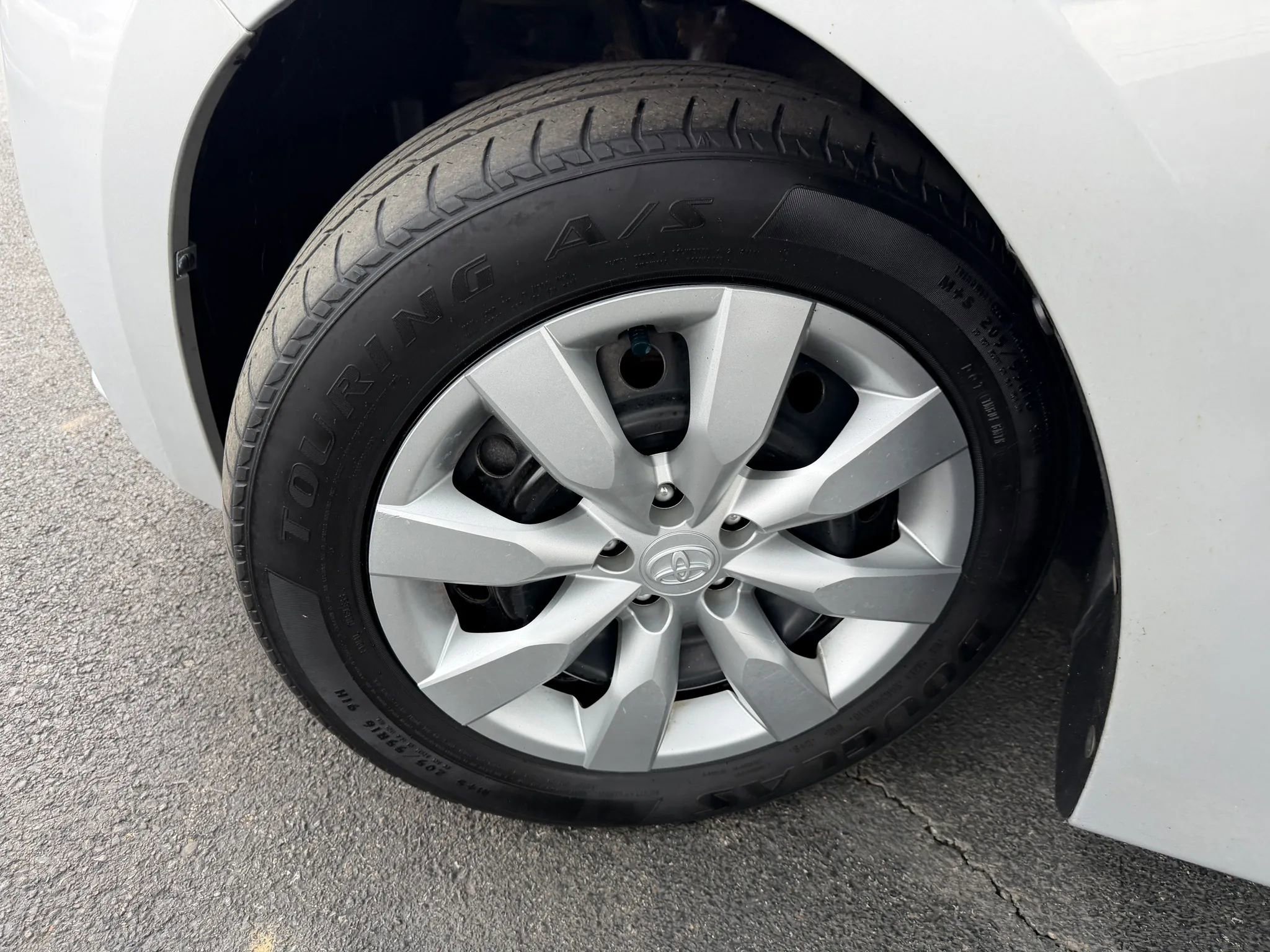 Used 2015 Toyota Corolla LE FWD image 38