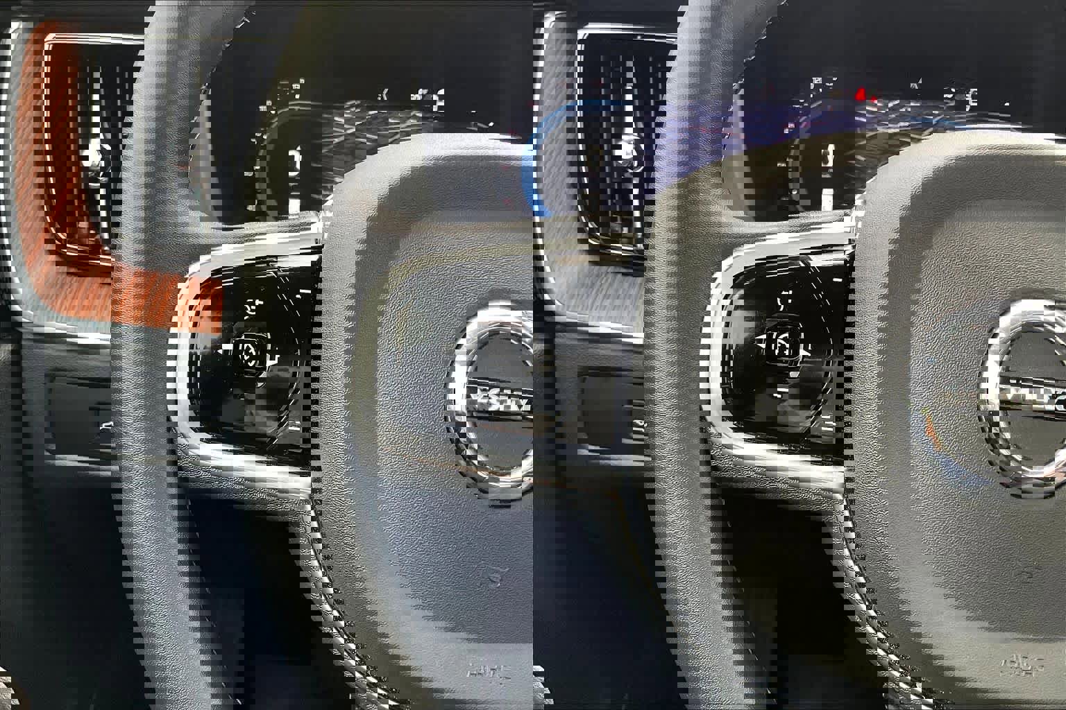 Used 2023 Volvo XC60 T8 Ultimate image 21