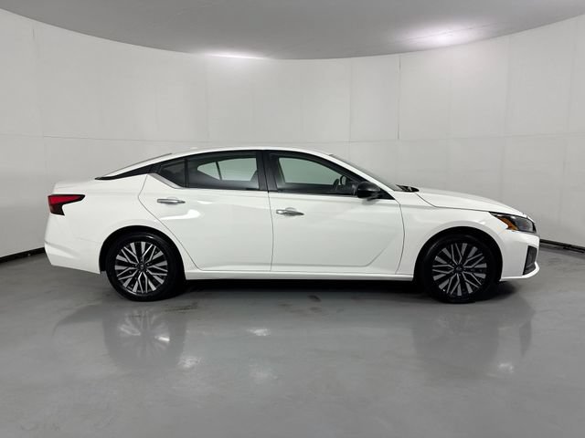 Used 2025 Nissan Altima 2.5 SV FWD image 34