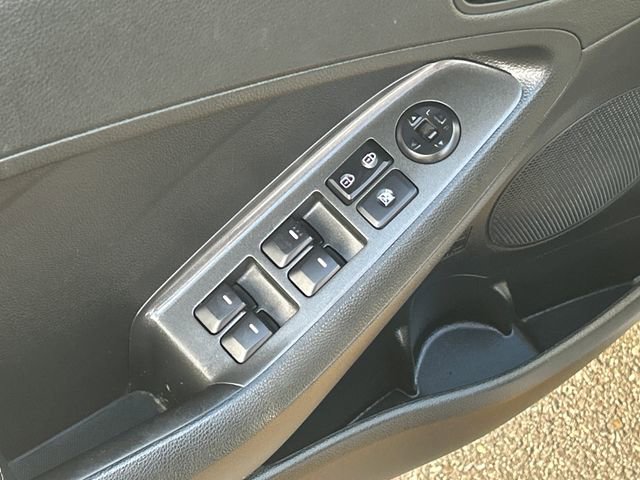 Used 2016 Kia Forte LX image 12