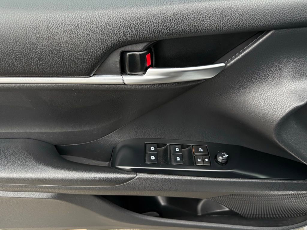 Used 2019 Toyota Camry SE image 19