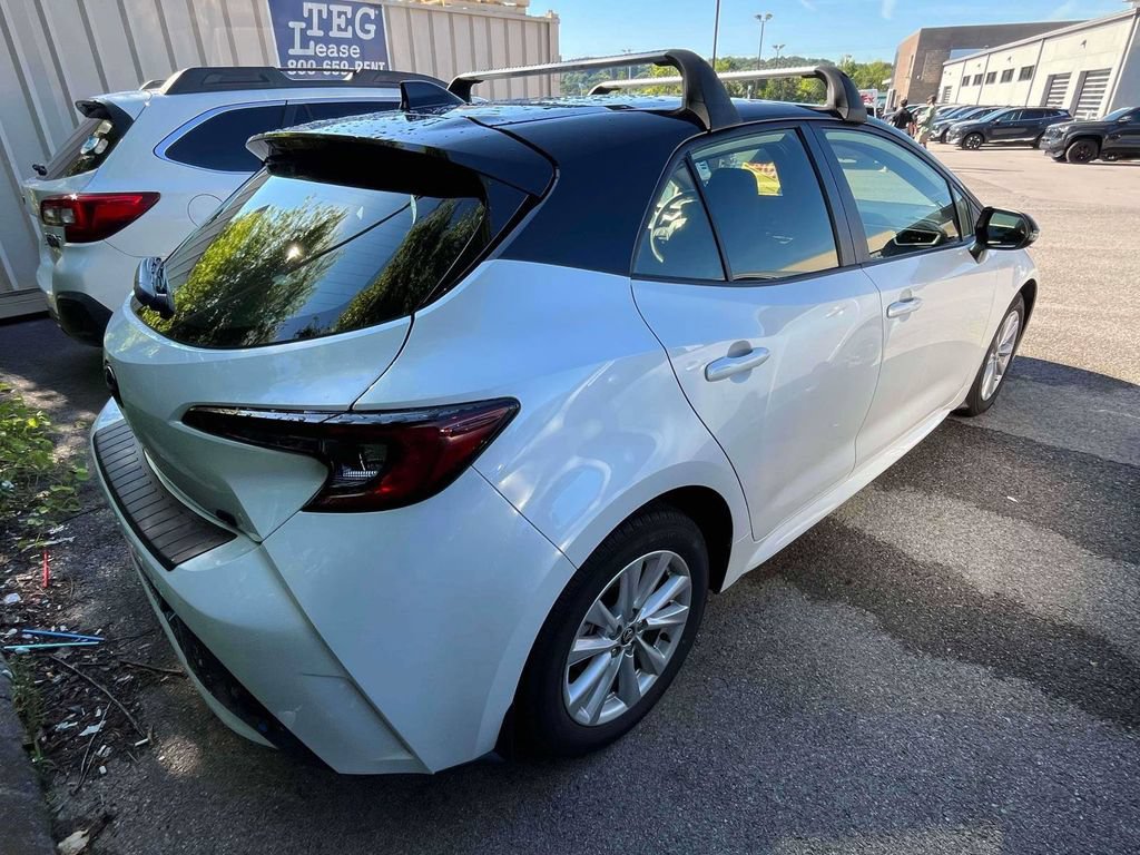 Used 2026 Toyota Corolla SE FWD image 2
