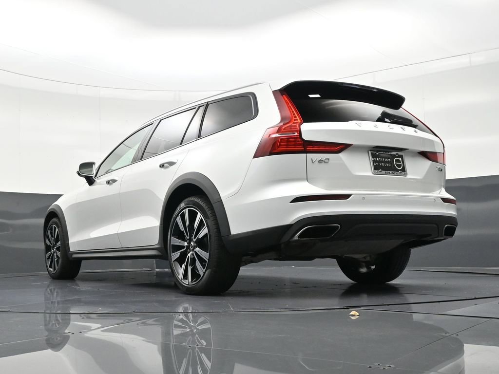 Certified 2022 Volvo V60 T5 Cross Country w/ Climate Package image 27