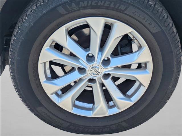 Used 2015 Nissan Rogue SV w/ SV Premium Package AWD/4WD image 15