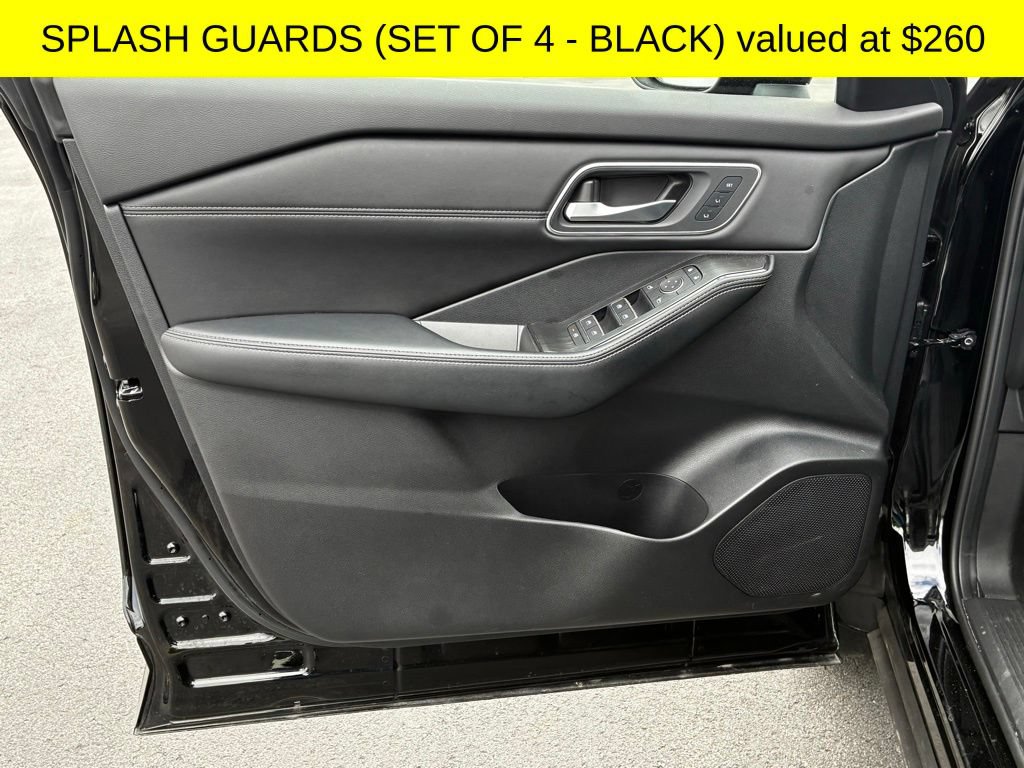 Used 2025 Nissan Rogue Platinum w/ Platinum Premium Package AWD/4WD image 7