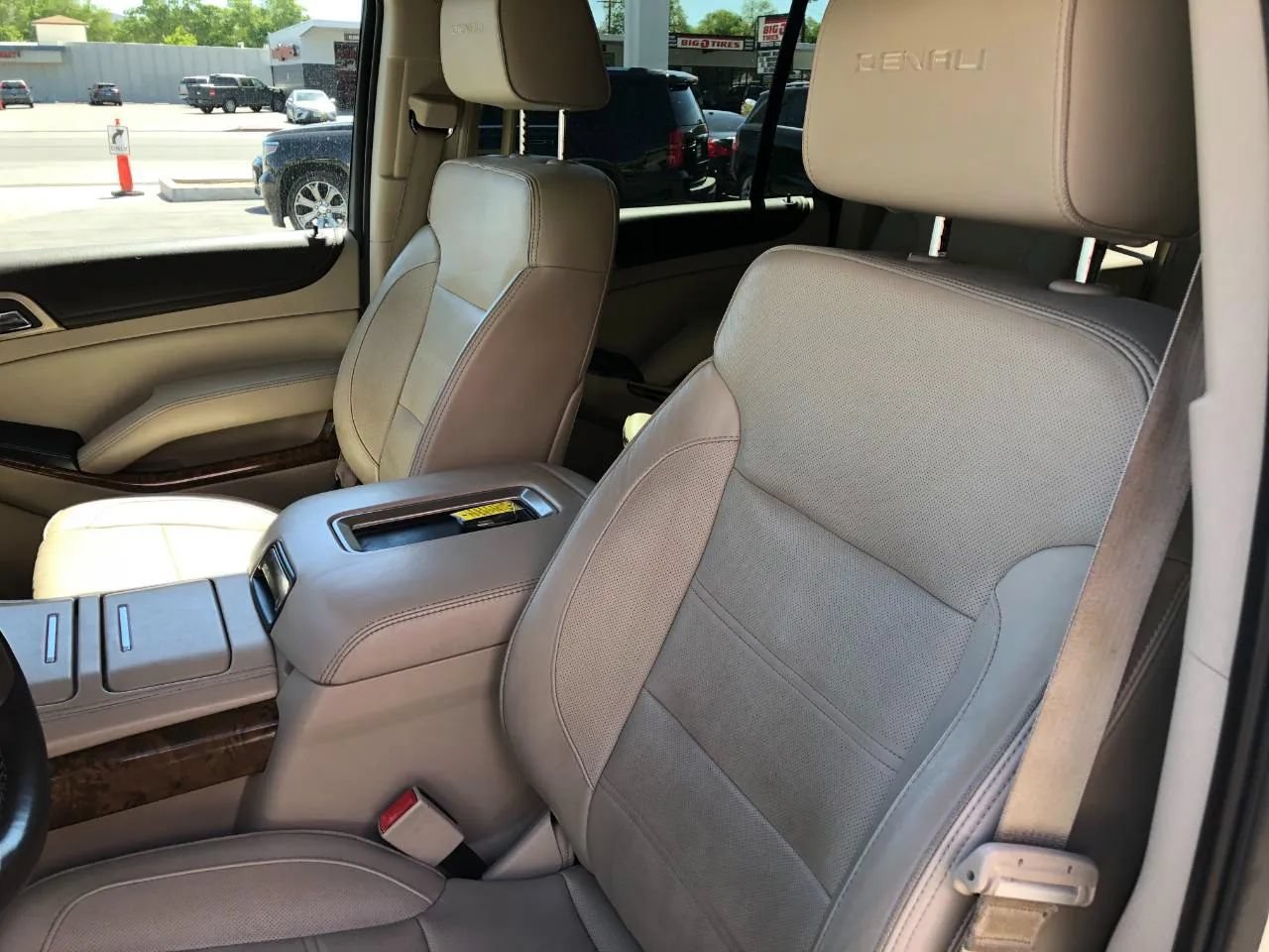Used 2015 GMC Yukon XL Denali w/ Touring Package AWD/4WD image 19