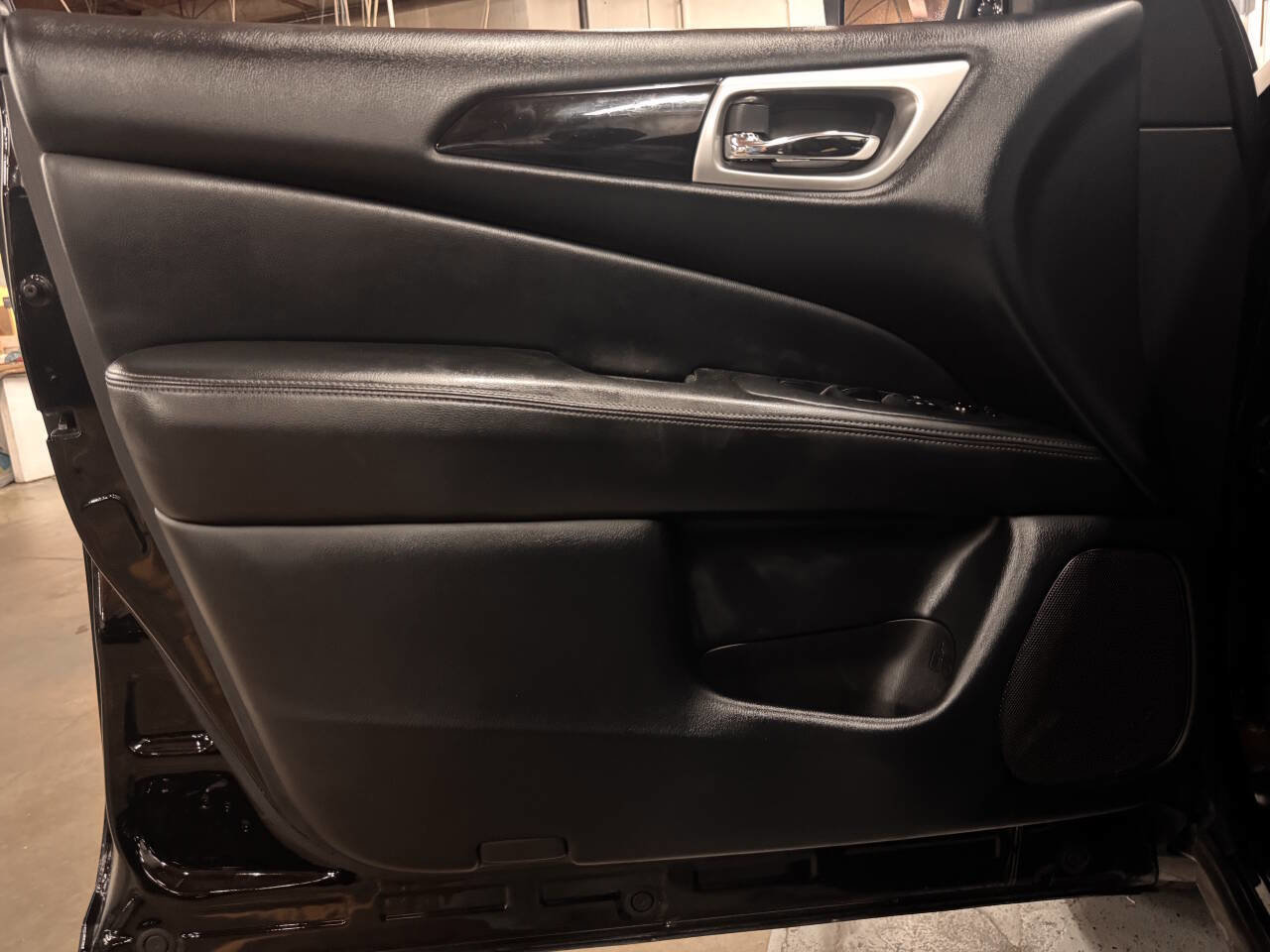 Used 2020 Nissan Pathfinder S image 30