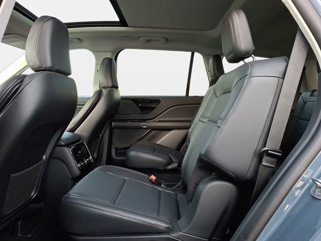 New 2026 Lincoln Aviator AWD w/ Jet Appearance Package image 10