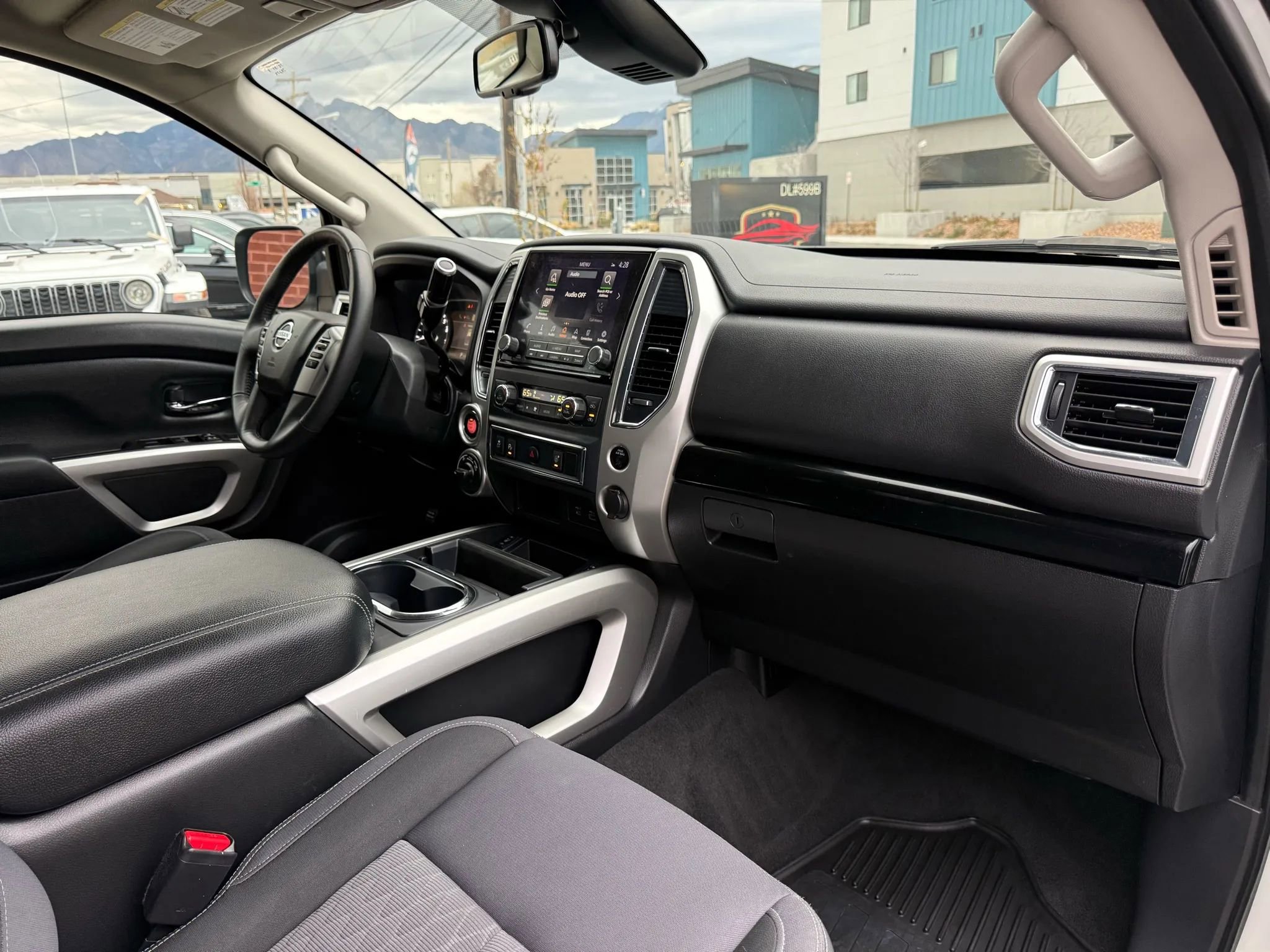 Used 2021 Nissan Titan SV w/ SV Convenience Package image 16
