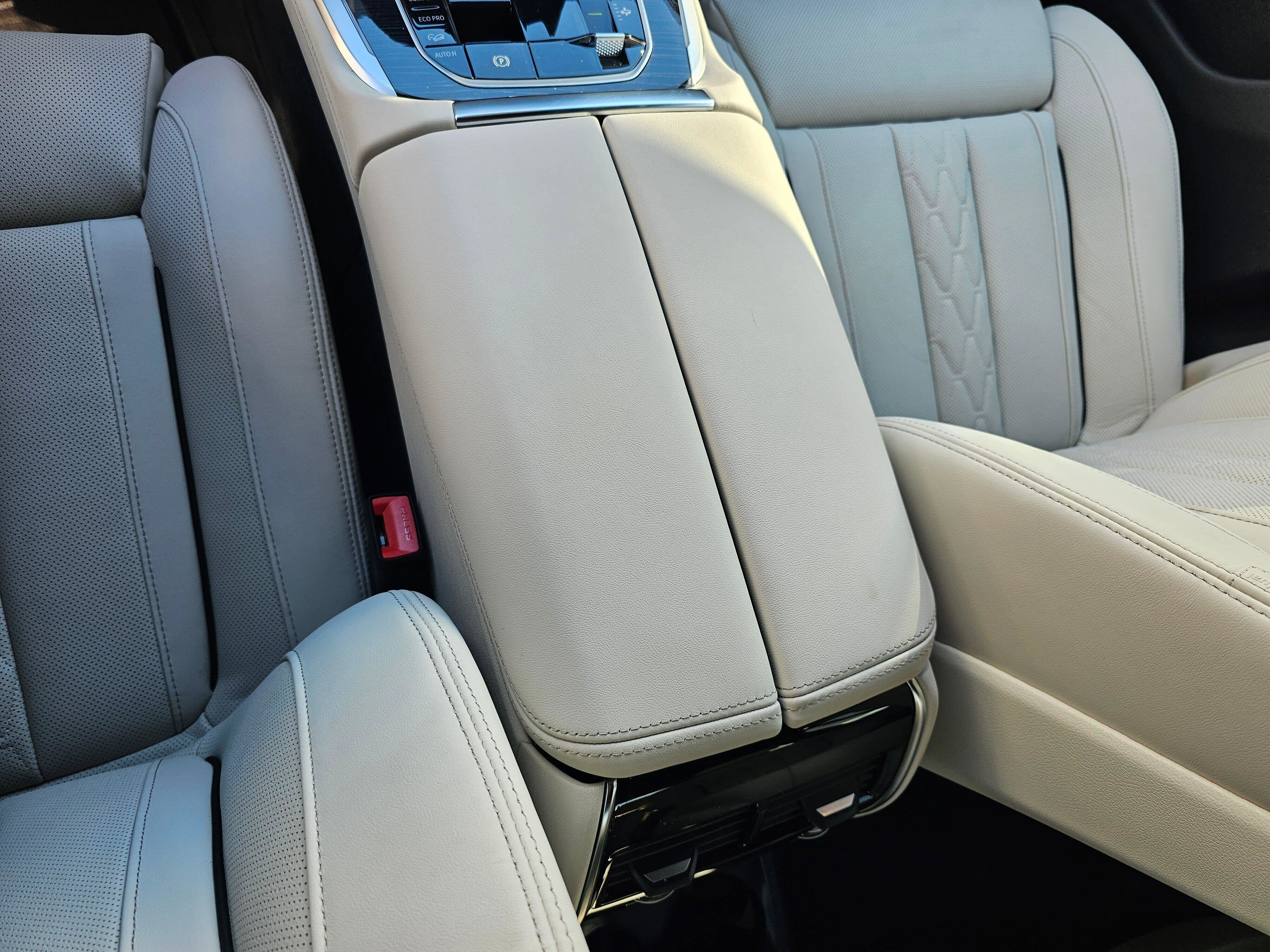 New 2026 BMW X7 M60i image 24