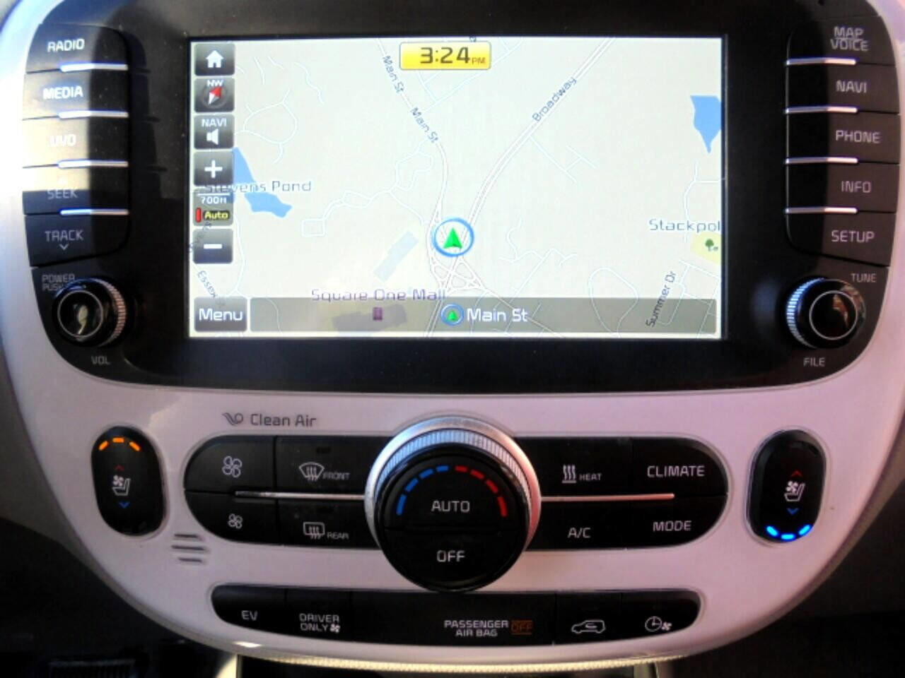 Used 2015 Kia Soul EV + image 17