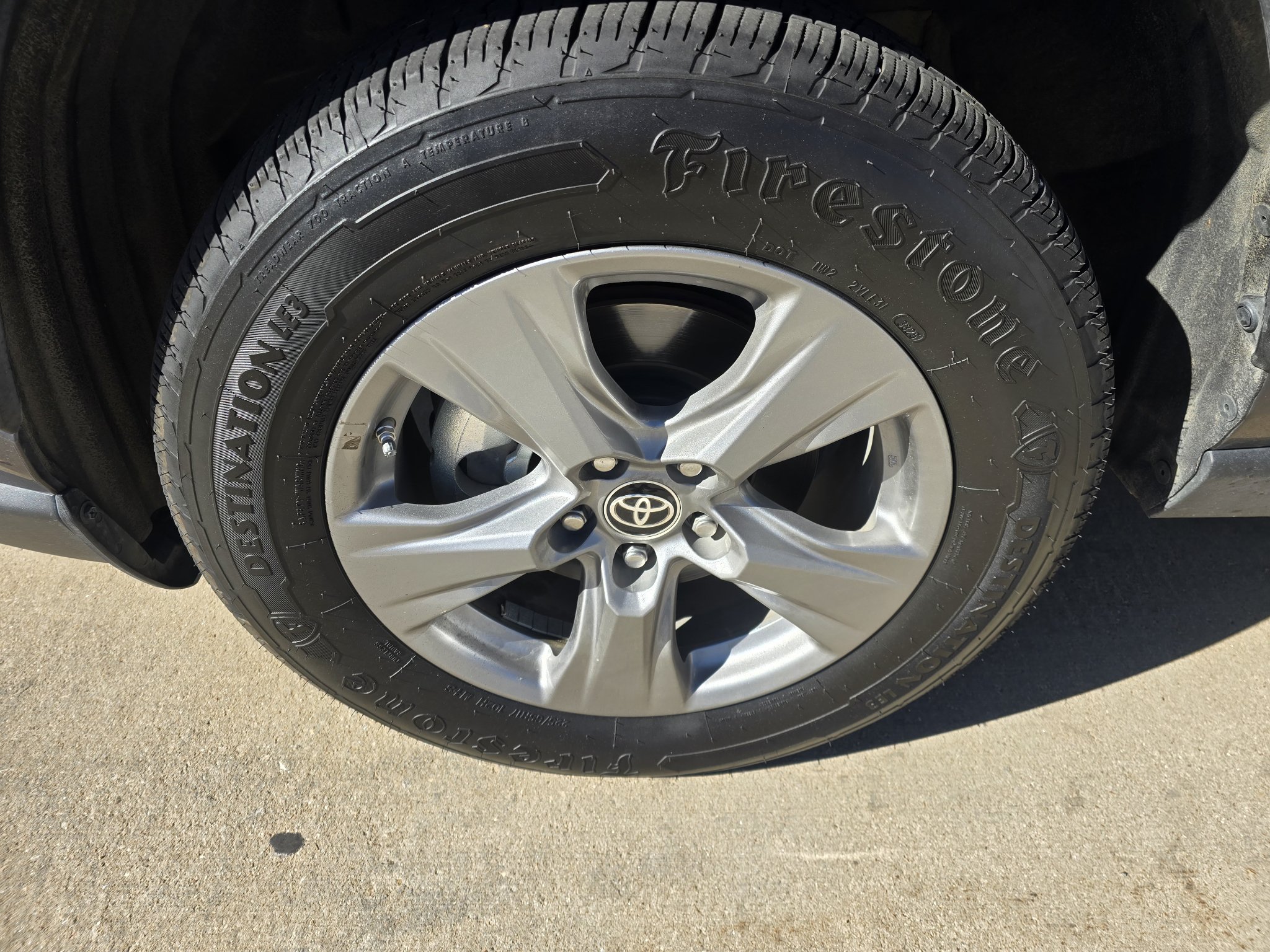 Used 2024 Toyota RAV4 LE AWD/4WD image 9