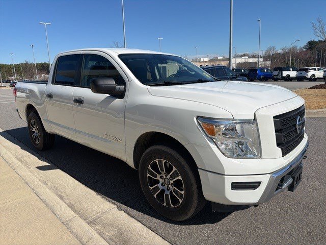 Used 2022 Nissan Titan SV image 8