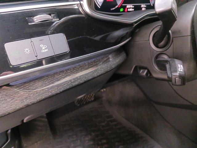 Used 2019 Audi Q8 Premium image 34