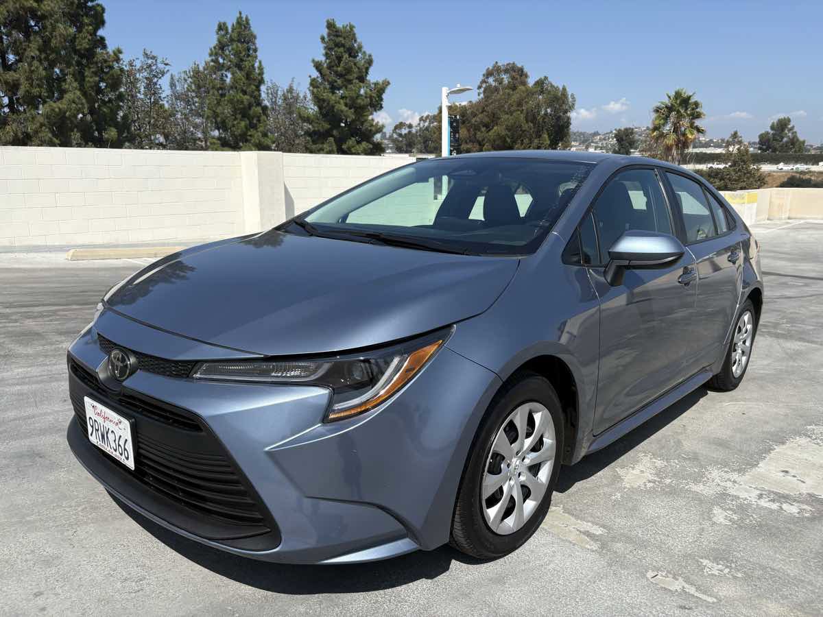 Used 2025 Toyota Corolla LE image 3