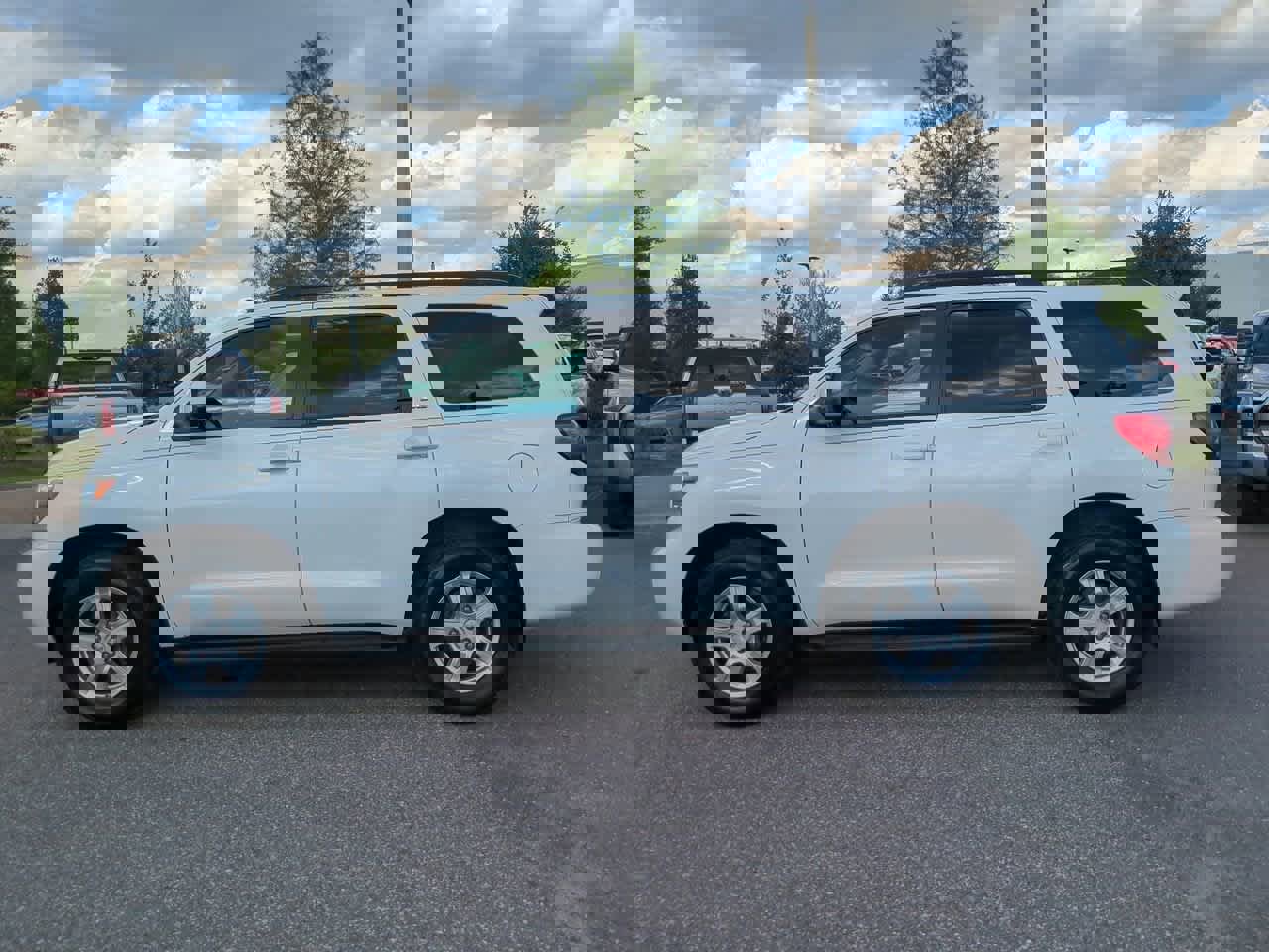 Used 2014 Toyota Sequoia SR5 w/ Premium Package AWD/4WD image 3