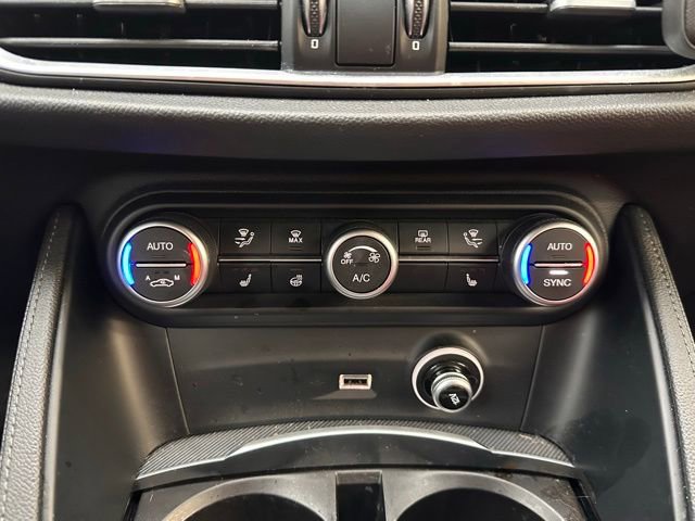 Used 2022 Alfa Romeo Stelvio Veloce AWD/4WD image 16