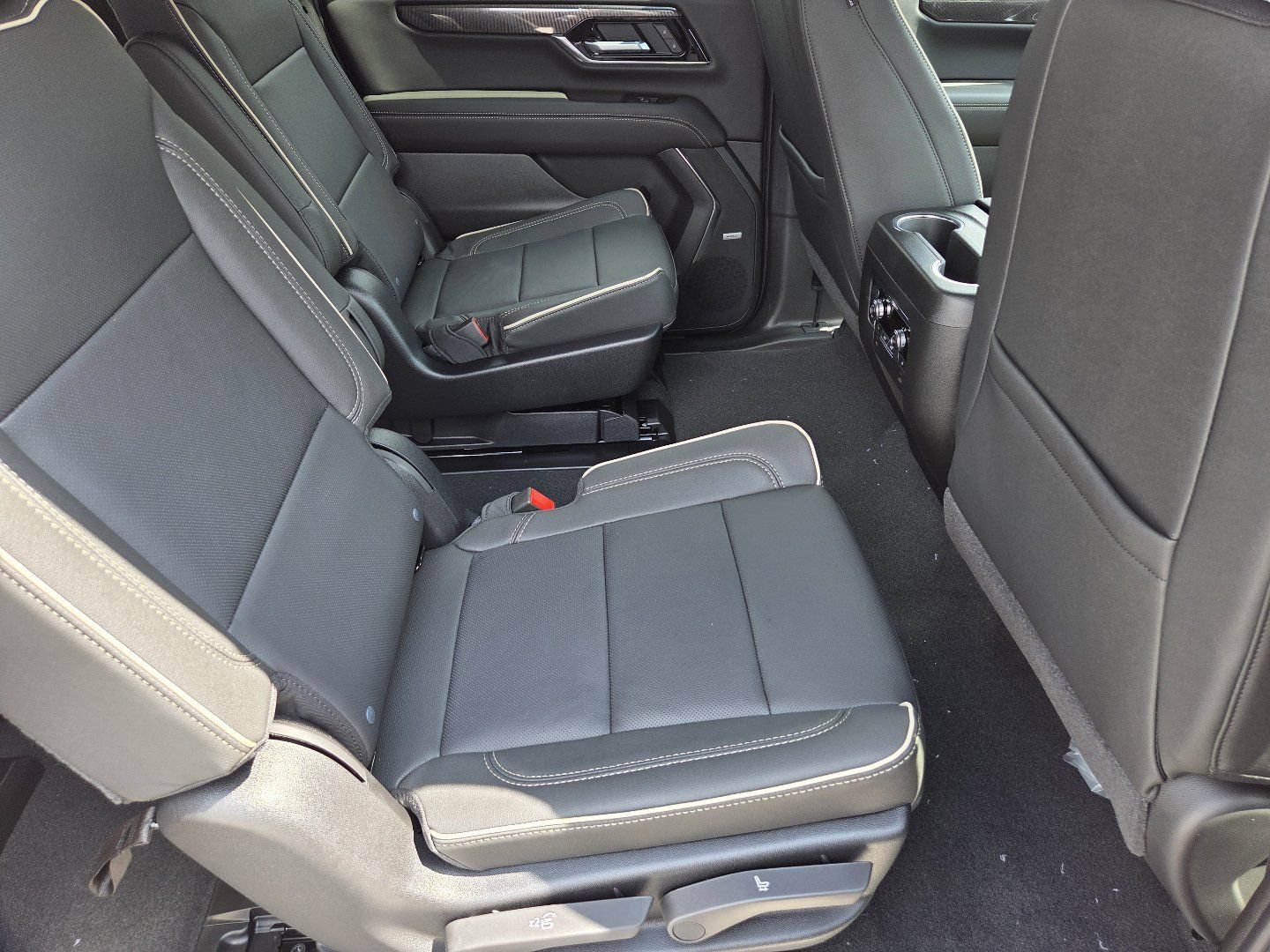 New 2026 GMC Yukon XL Elevation w/ LPO, Elevation Black Package AWD/4WD image 24