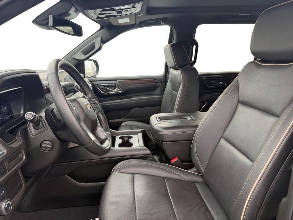 Used 2023 Chevrolet Suburban Premier image 9