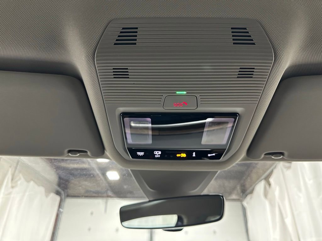 Used 2025 Volkswagen Atlas SE image 42