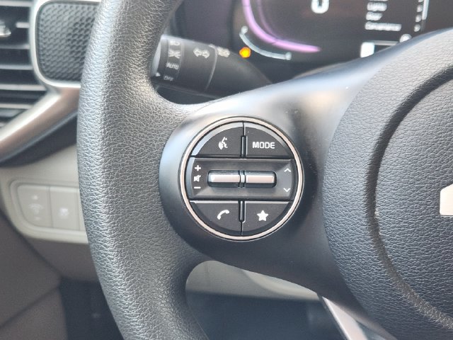 Used 2025 Kia Soul LX w/ LX Technology Package FWD image 28