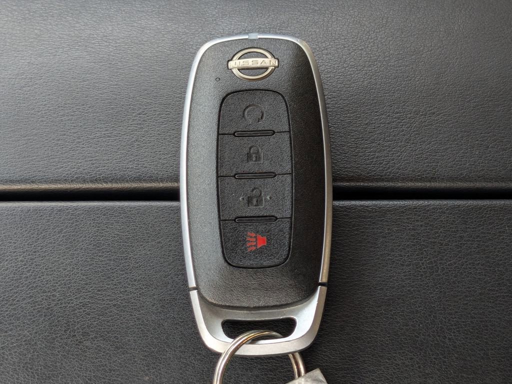 Used 2023 Nissan Rogue SV image 31