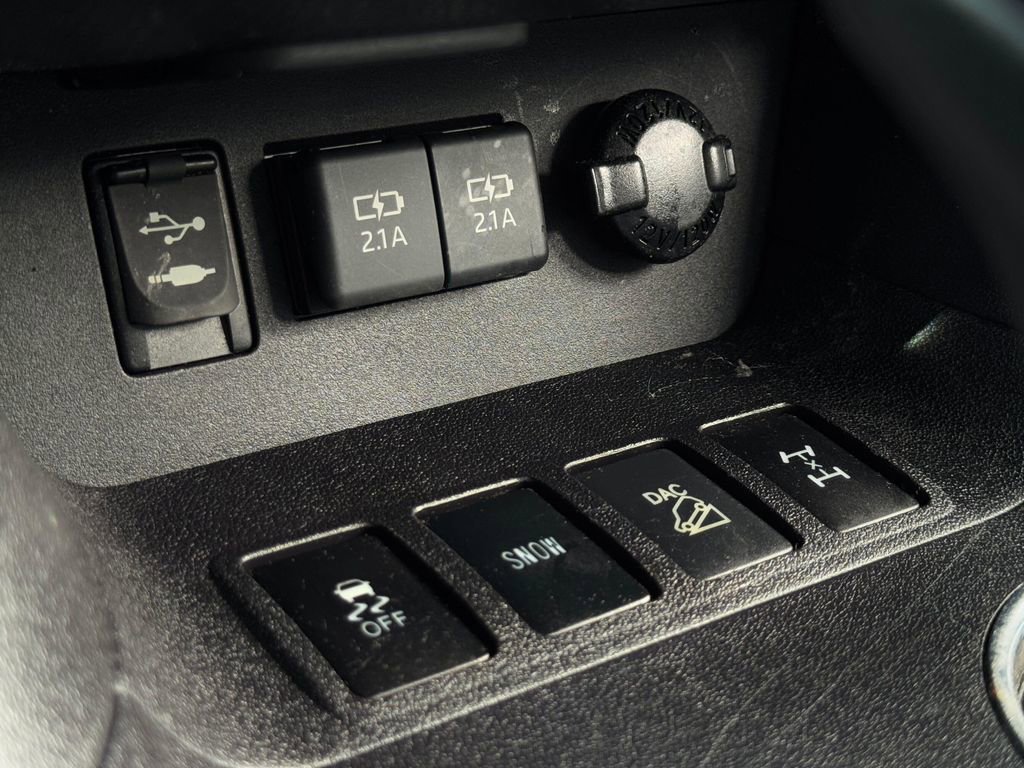 Certified 2019 Toyota Highlander SE AWD/4WD image 34