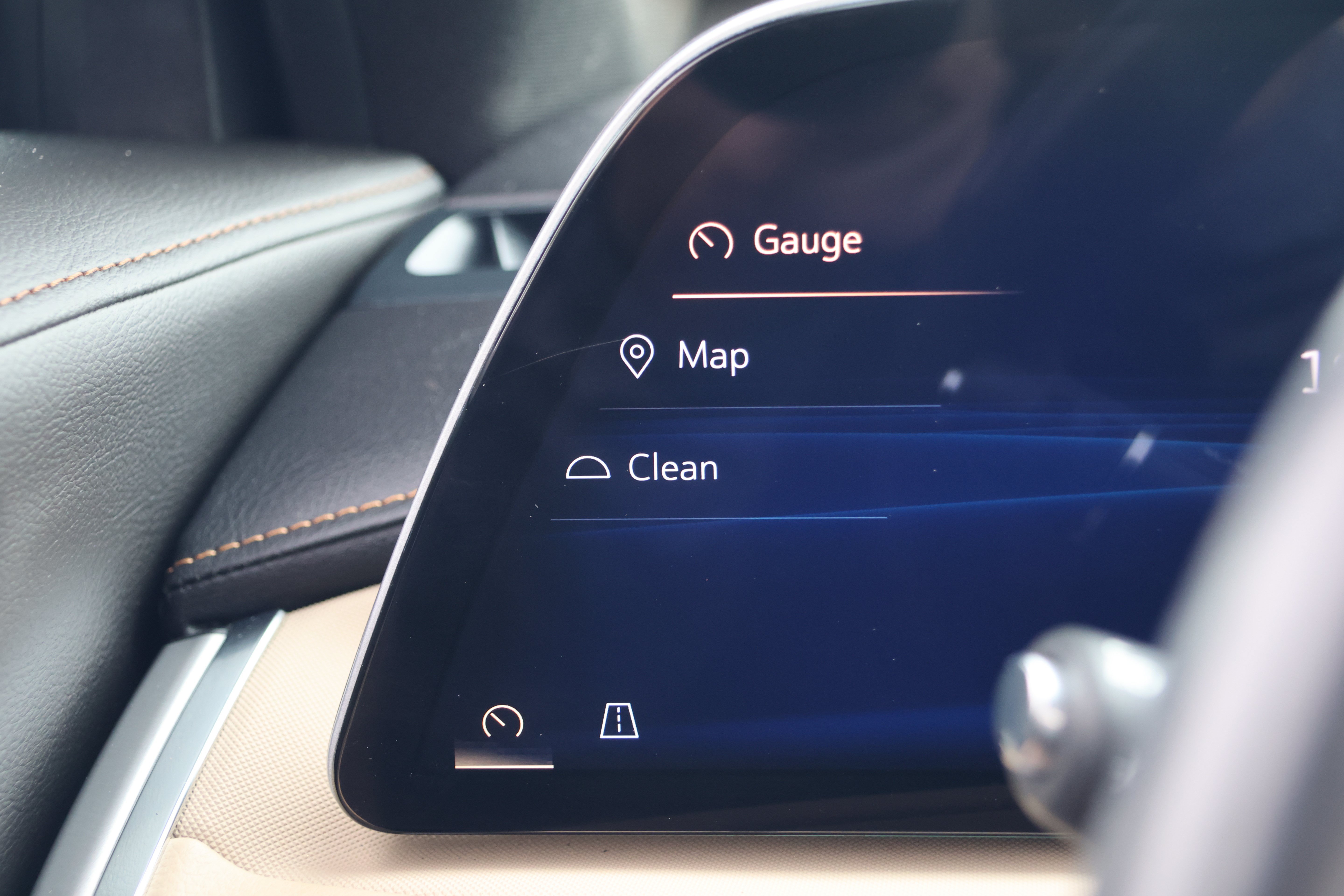 Used 2024 Cadillac XT4 Luxury w/ Cold Weather Package AWD/4WD image 16