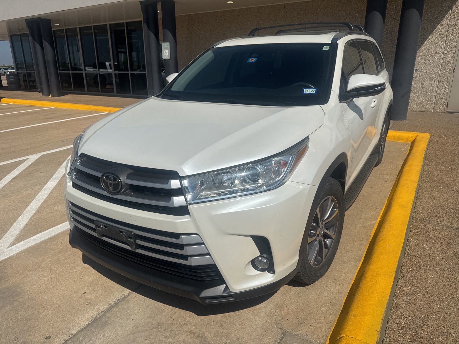 Used 2019 Toyota Highlander XLE image 3