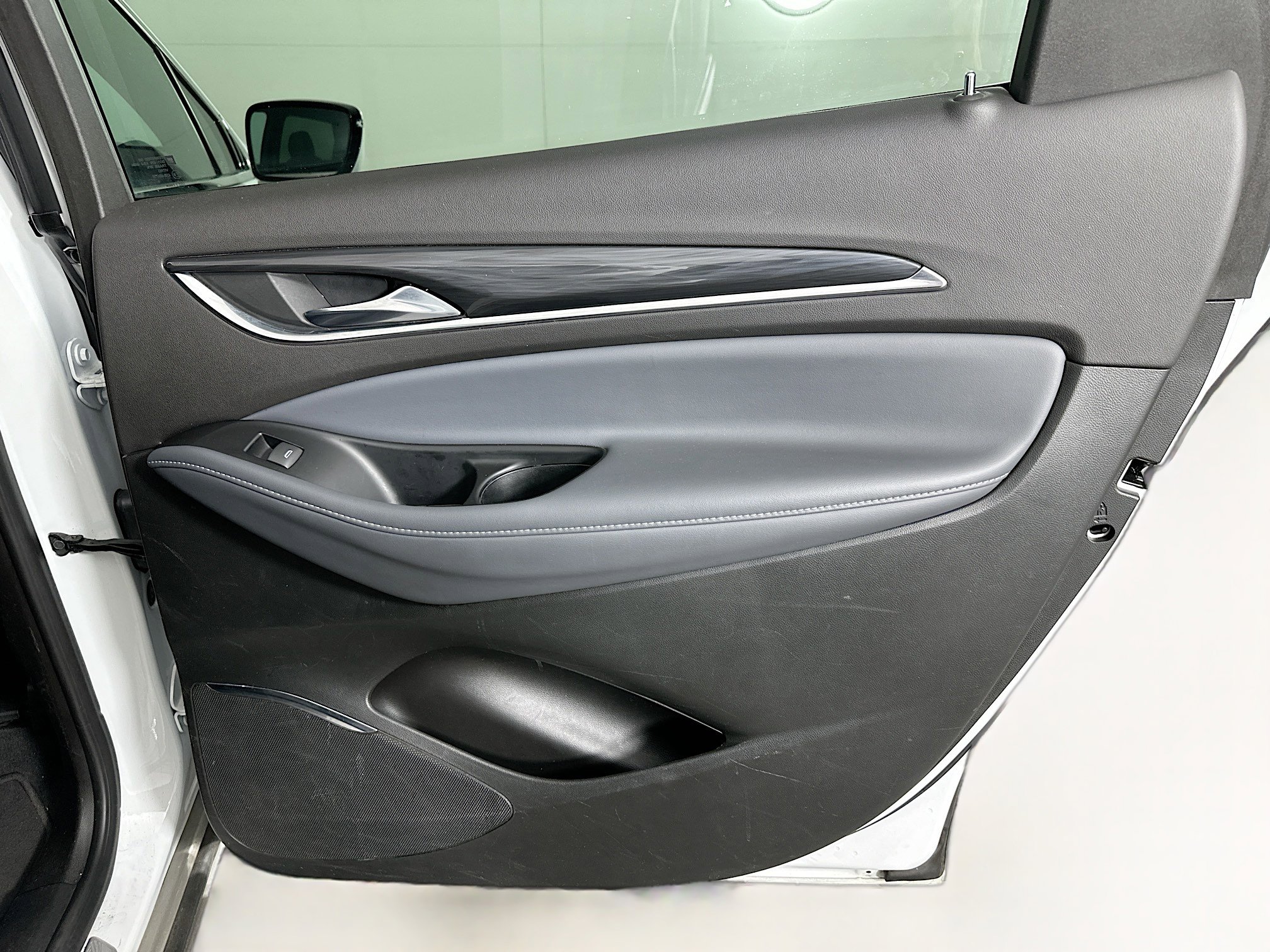 Used 2024 Buick Enclave Essence image 31