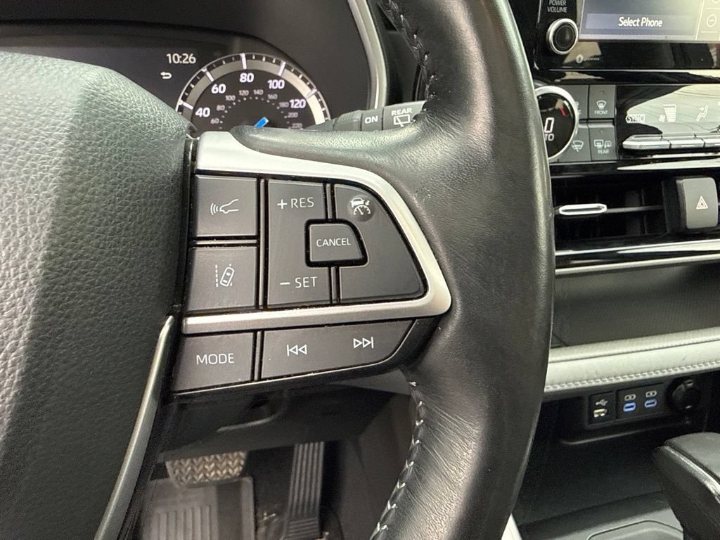 Used 2022 Toyota Highlander XLE AWD/4WD image 29