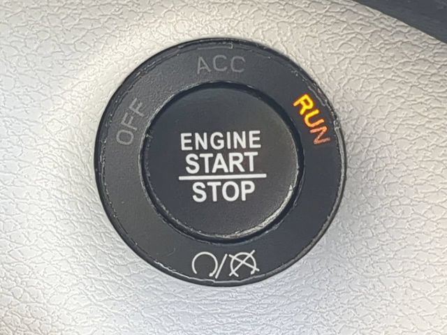 Used 2020 Jeep Cherokee Limited w/ Technology Group FWD image 27