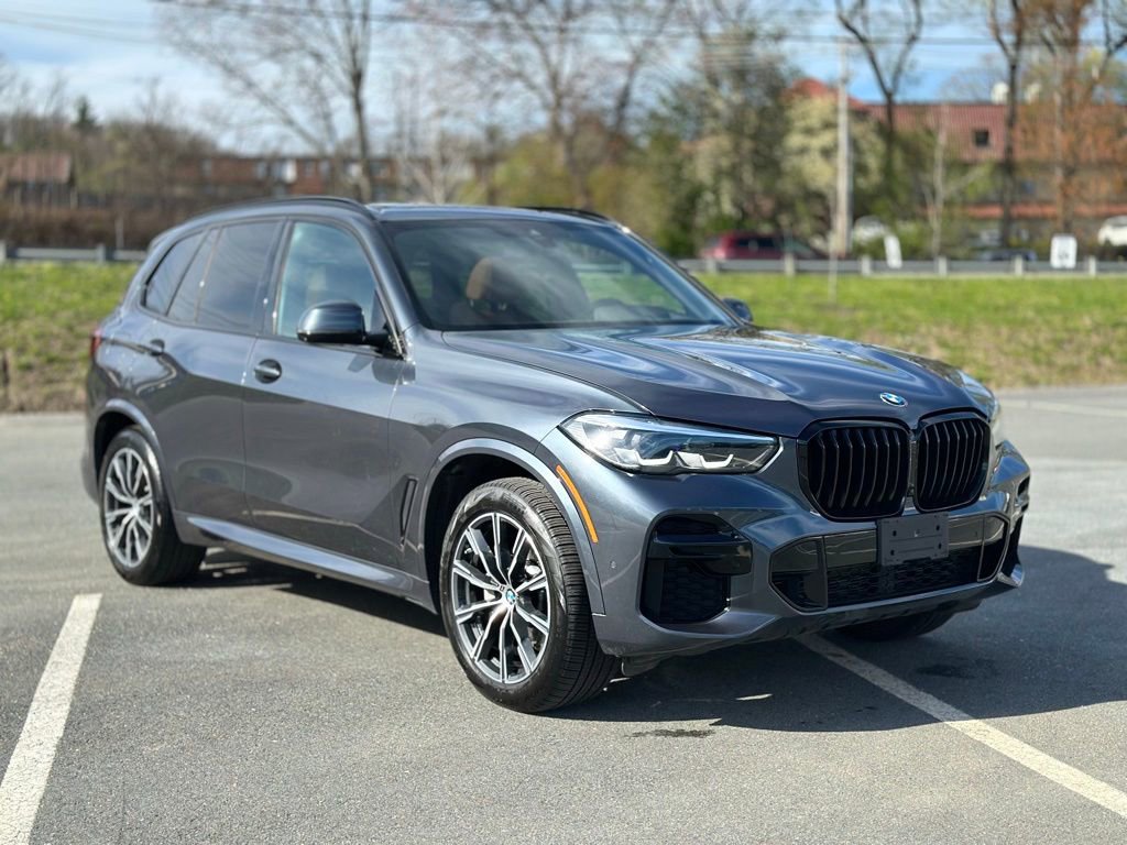 Used 2022 BMW X5 xDrive40i w/ M Sport Package AWD/4WD image 8