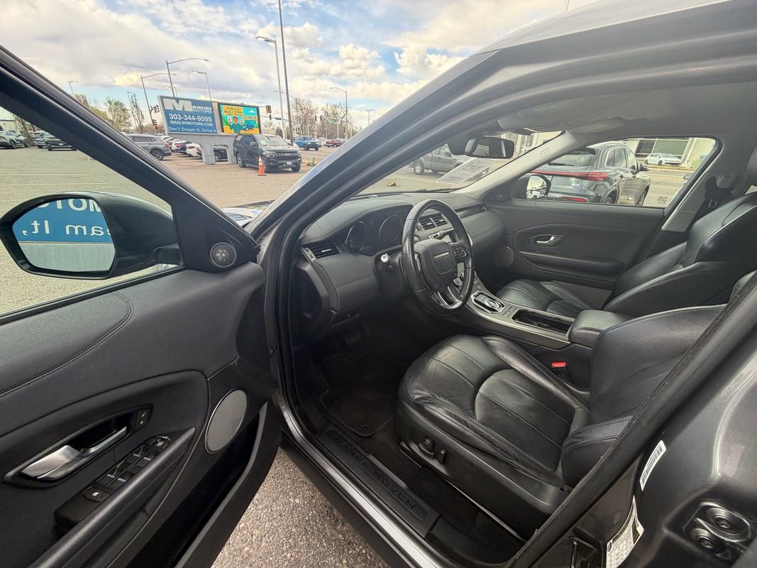 Used 2019 Land Rover Range Rover Evoque SE image 16
