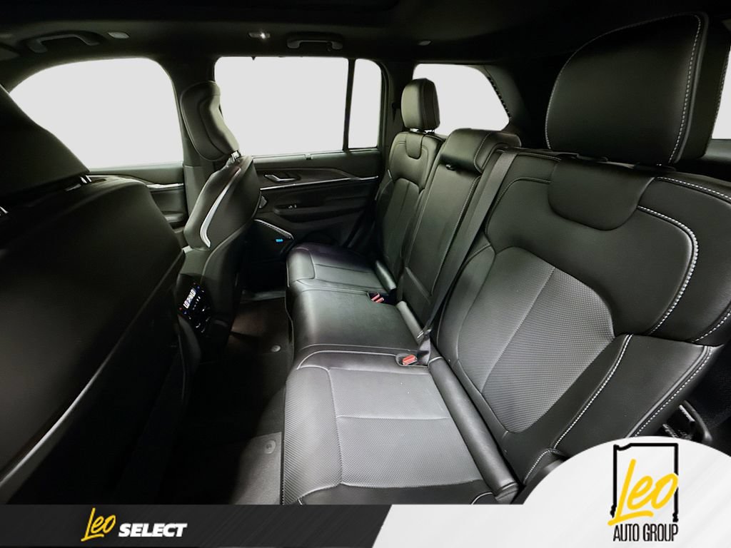 Used 2023 Jeep Grand Cherokee Overland w/ Adv Protech Group III AWD/4WD image 29