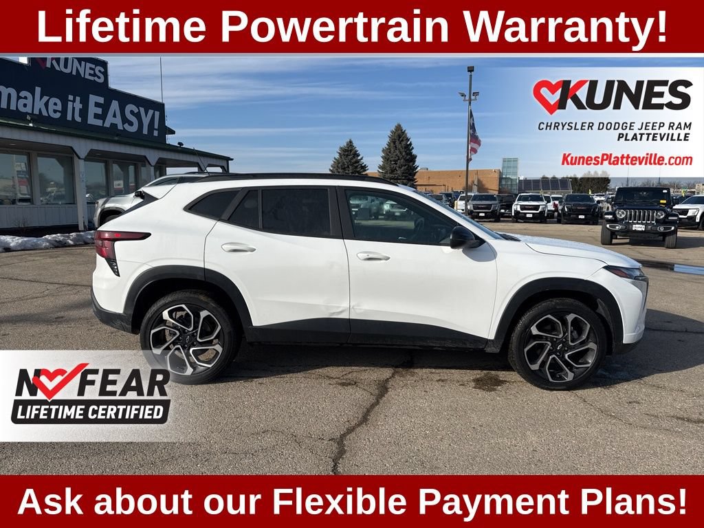 Used 2024 Chevrolet Trax RS w/ Sunroof Package FWD image 12