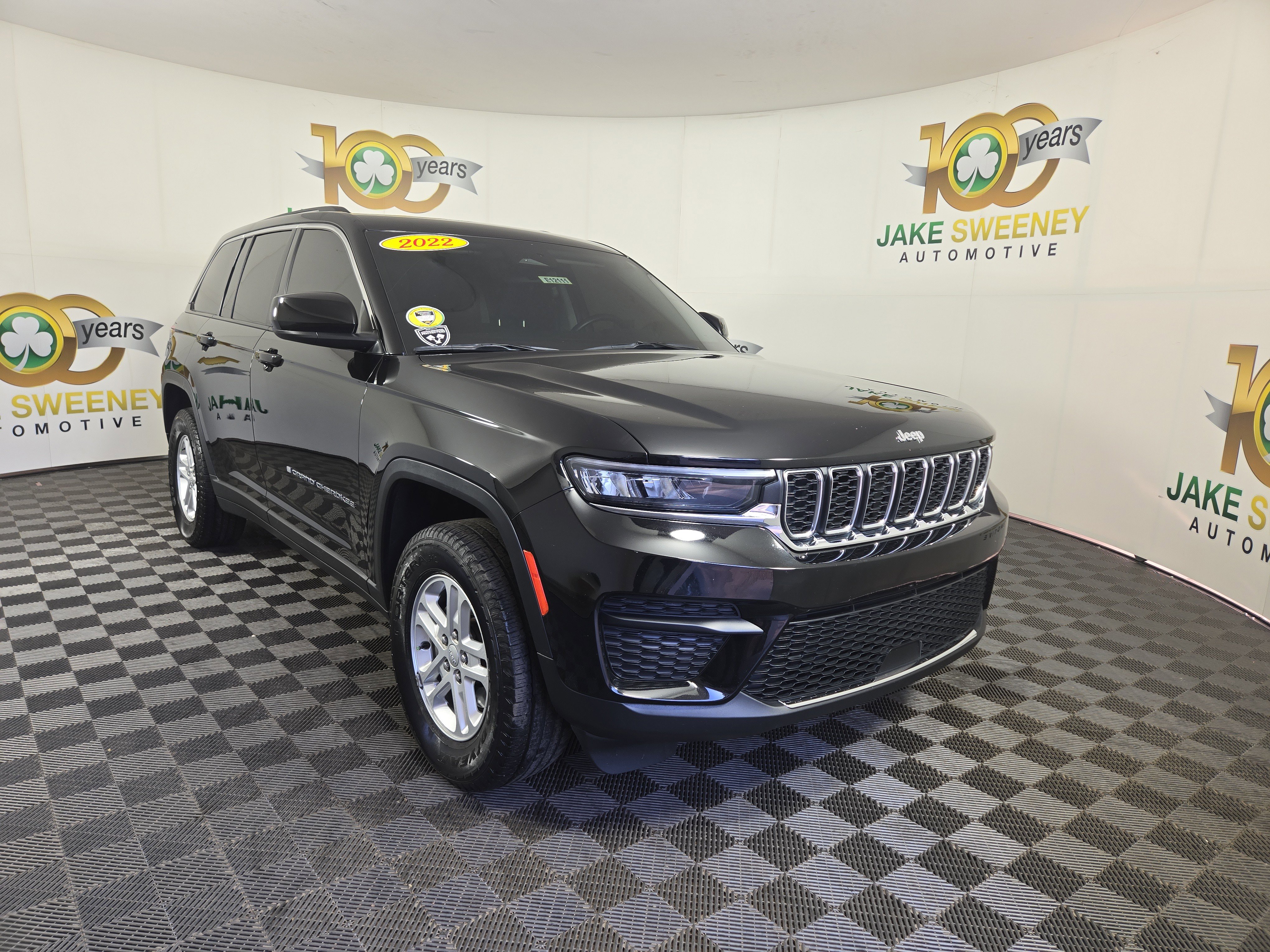 Used 2022 Jeep Grand Cherokee Laredo w/ Luxury Tech Group I
